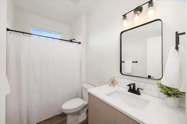 1102 Fairhaven Loop, Richland, WA 99352