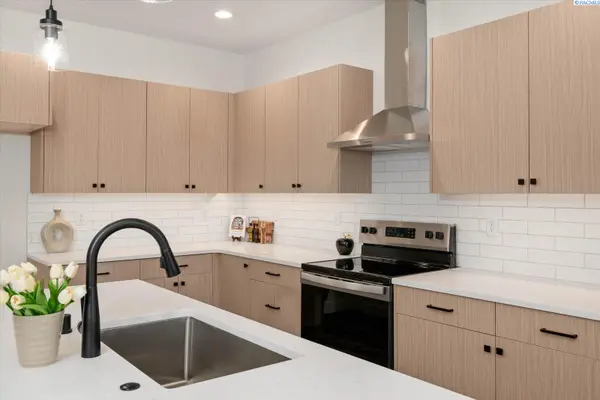 1102 Fairhaven Loop, Richland, WA 99352