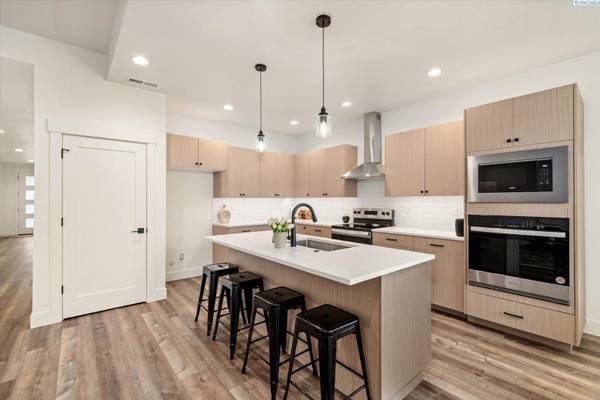 1102 Fairhaven Loop, Richland, WA 99352