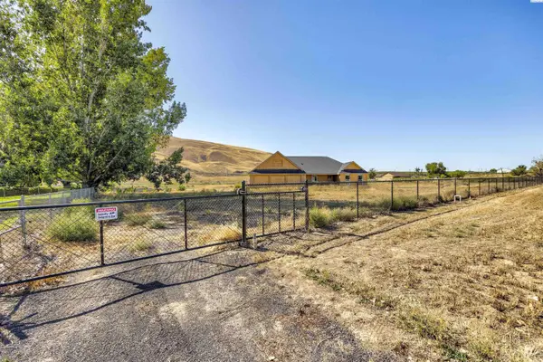 90404 W Hess Road, Prosser, WA 99350