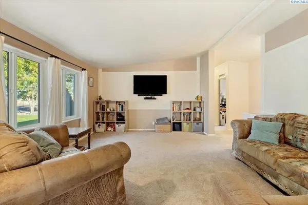 25603 E Ruppert Rd, Benton City, WA 99320