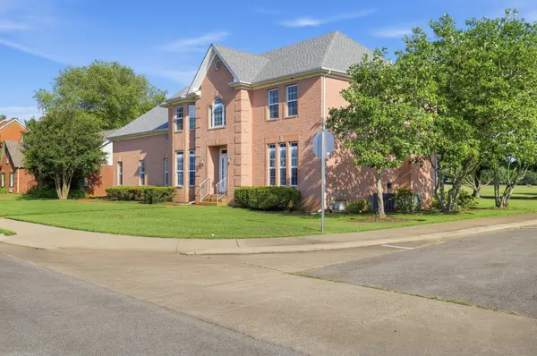 2326 Amber Glen Dr, Murfreesboro, TN 37128