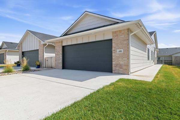 438 W Long Path Ct, Goddard, KS 67052