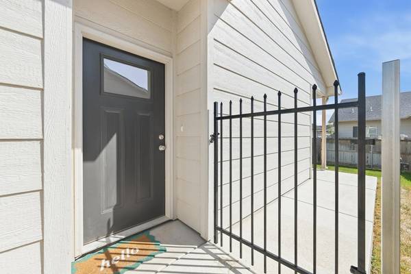 438 W Long Path Ct, Goddard, KS 67052