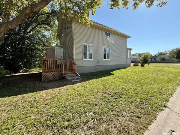 502 8th STREET E, Prince Albert, SK S6V 0W6