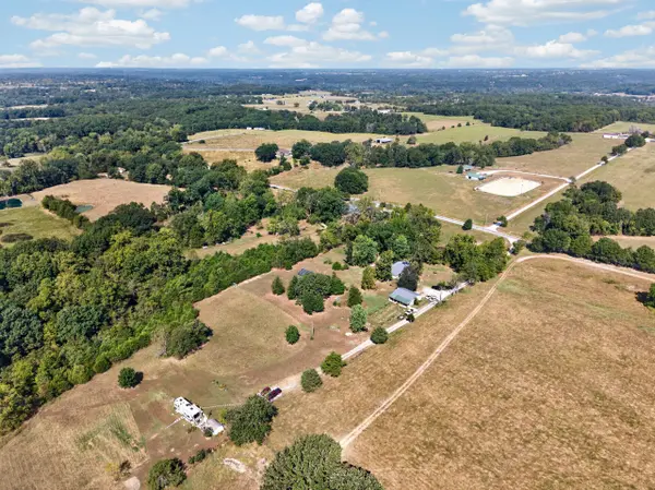 1080 Apache RD, Sparta, MO 65753