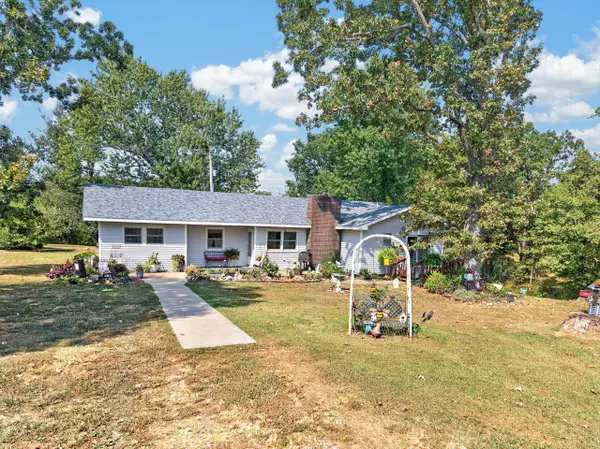 1080 Apache RD, Sparta, MO 65753