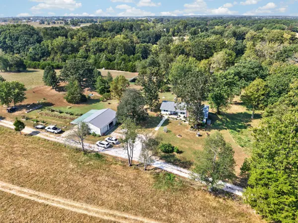 1080 Apache RD, Sparta, MO 65753