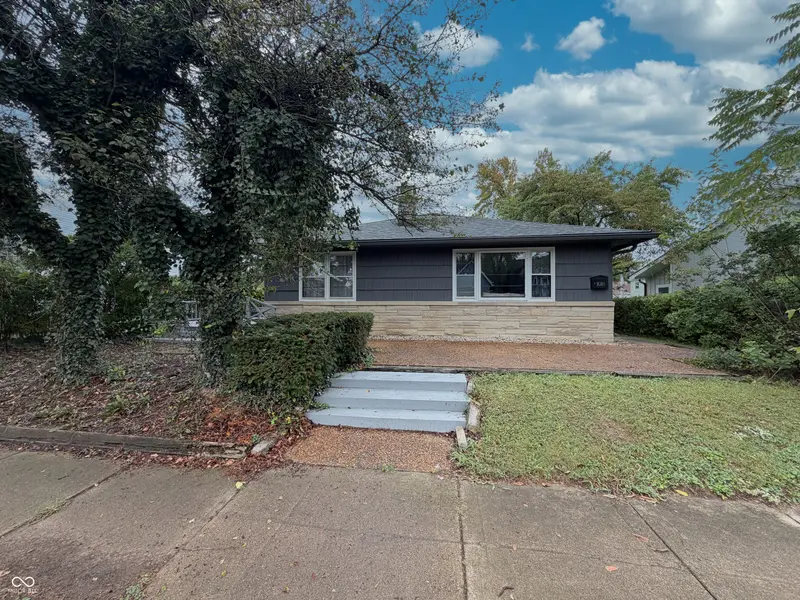 1014 W North ST, Greenfield, IN 46140