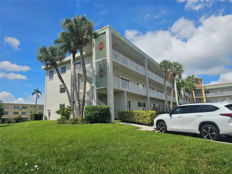 2070 WORLD PARKWAY BLVD #22, Clearwater, FL 33763