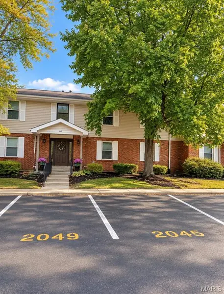 2049 New Sun DR, Florissant, MO 63031
