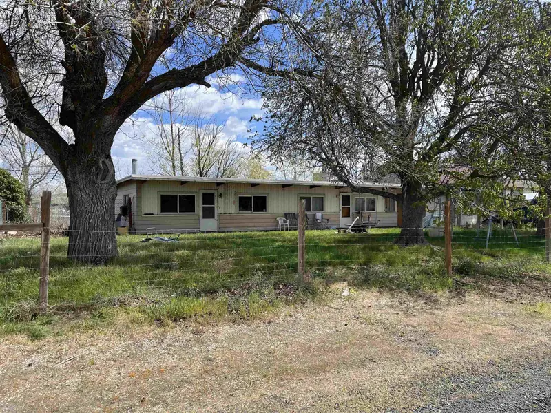 120 N Violet Ave, Kahlotus, WA 99335