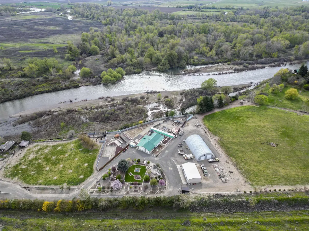 1202 W Hudson Rd, Granger, WA 98932