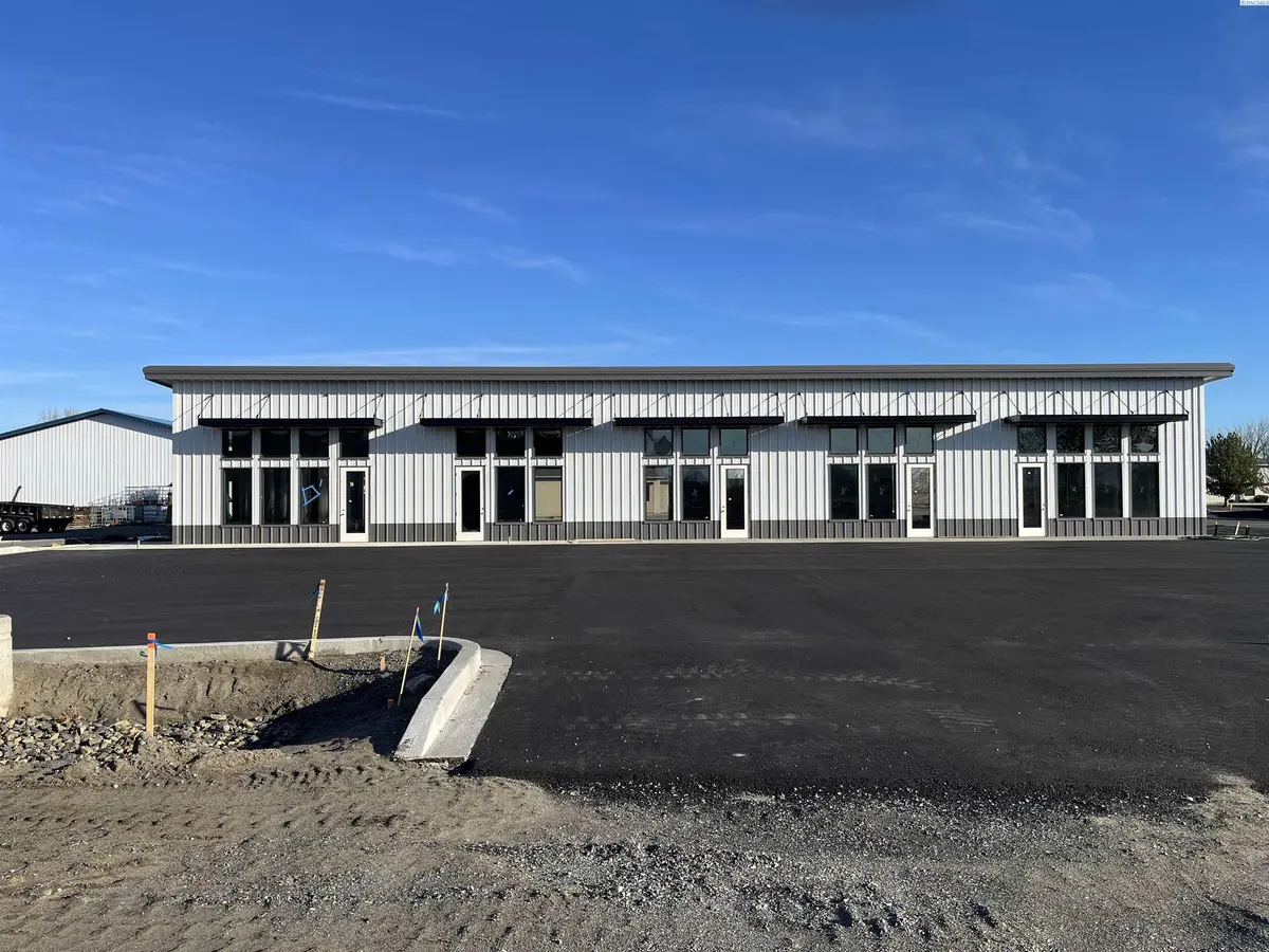 2402 Henderson Loop #105, Richland, WA 99354