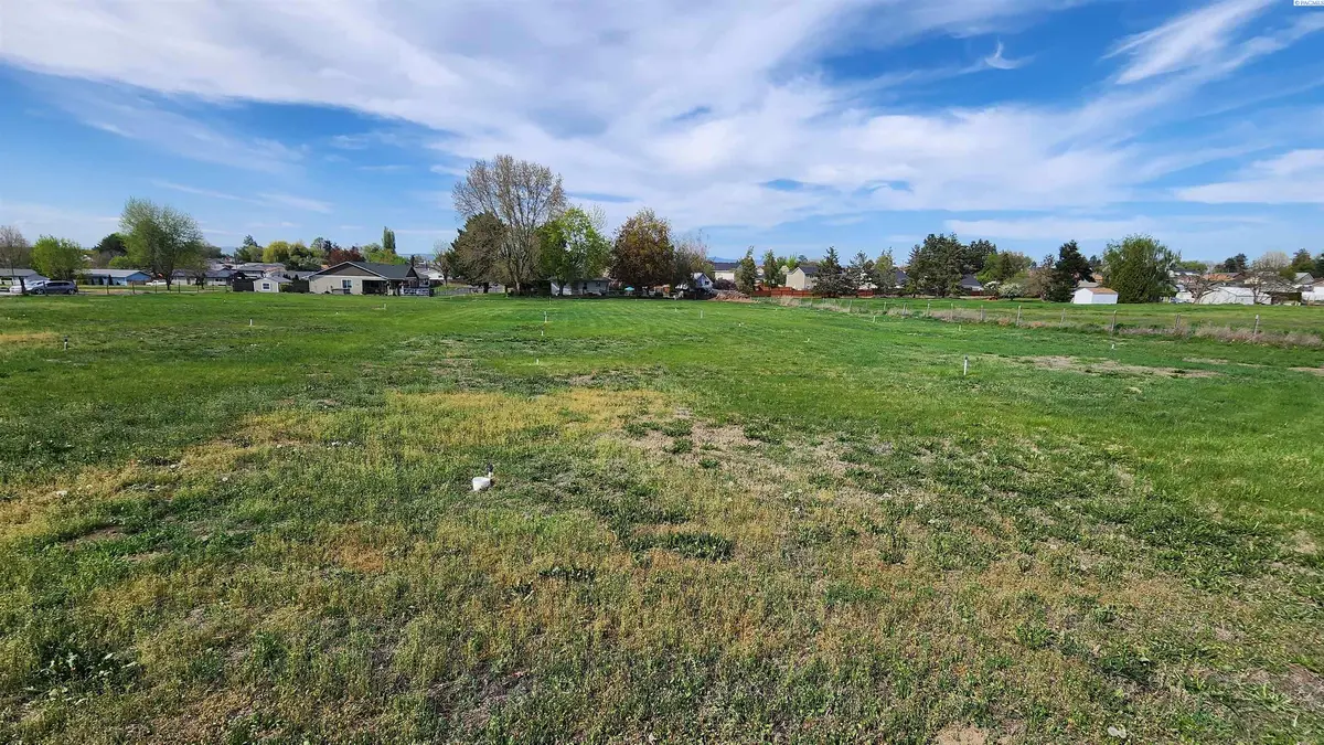1718 W King St #Lot A, Grandview, WA 98930