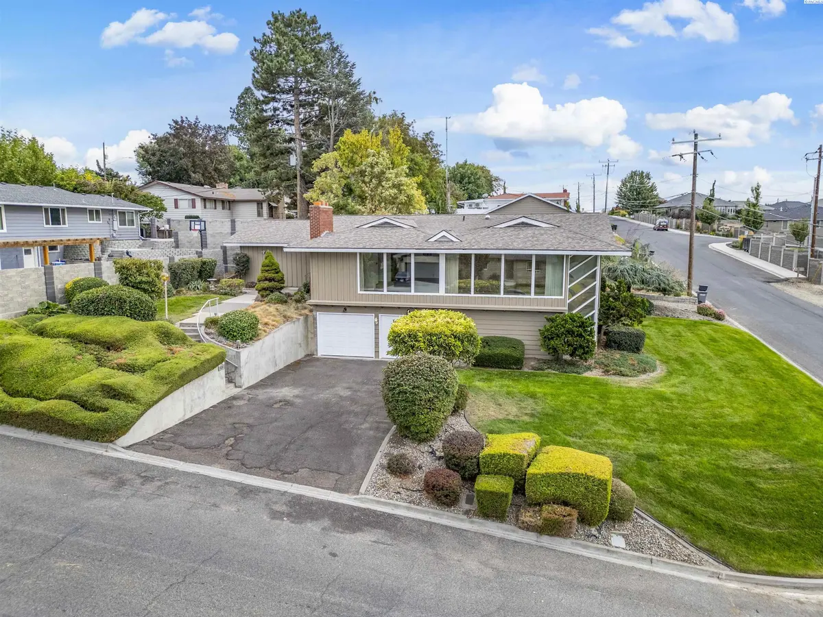 1235 Cherry Ave, Sunnyside, WA 98944