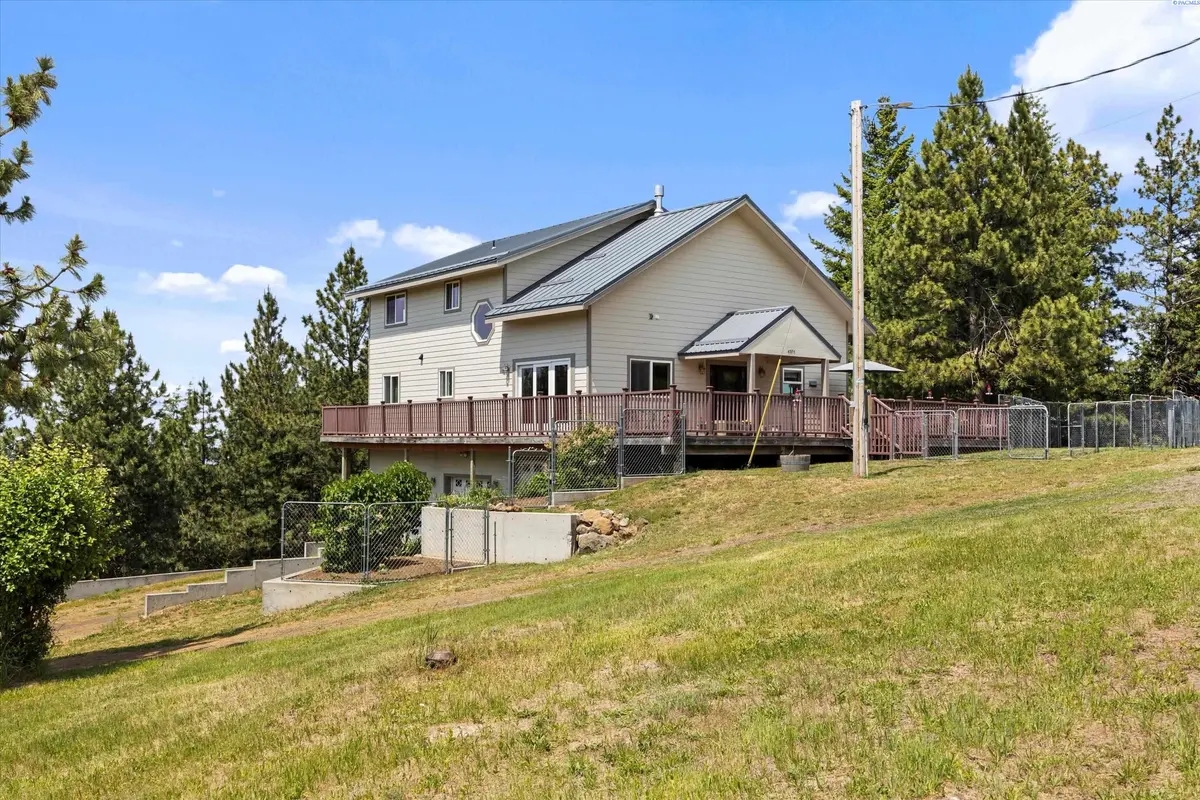 6379 Lewis Peak Road, Waitsburg, WA 99361
