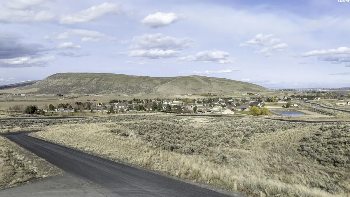 72810 Homestead Rd, Kennewick, WA 99338