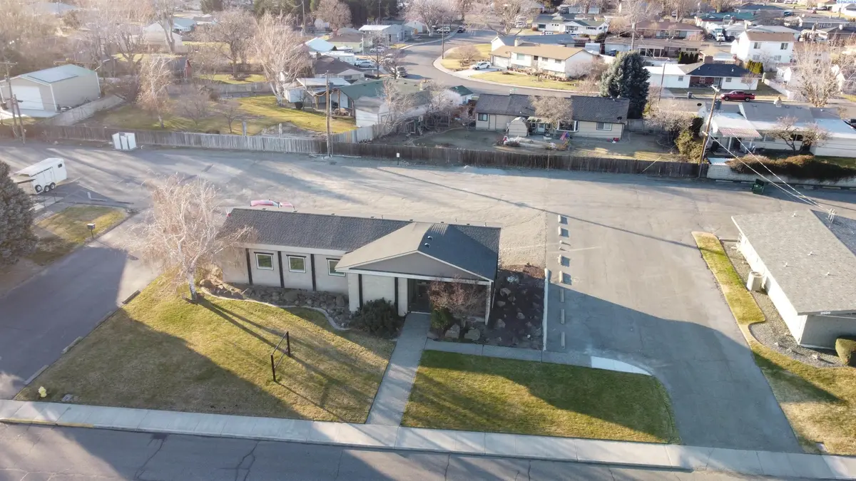 2427 W Falls Ave, Kennewick, WA