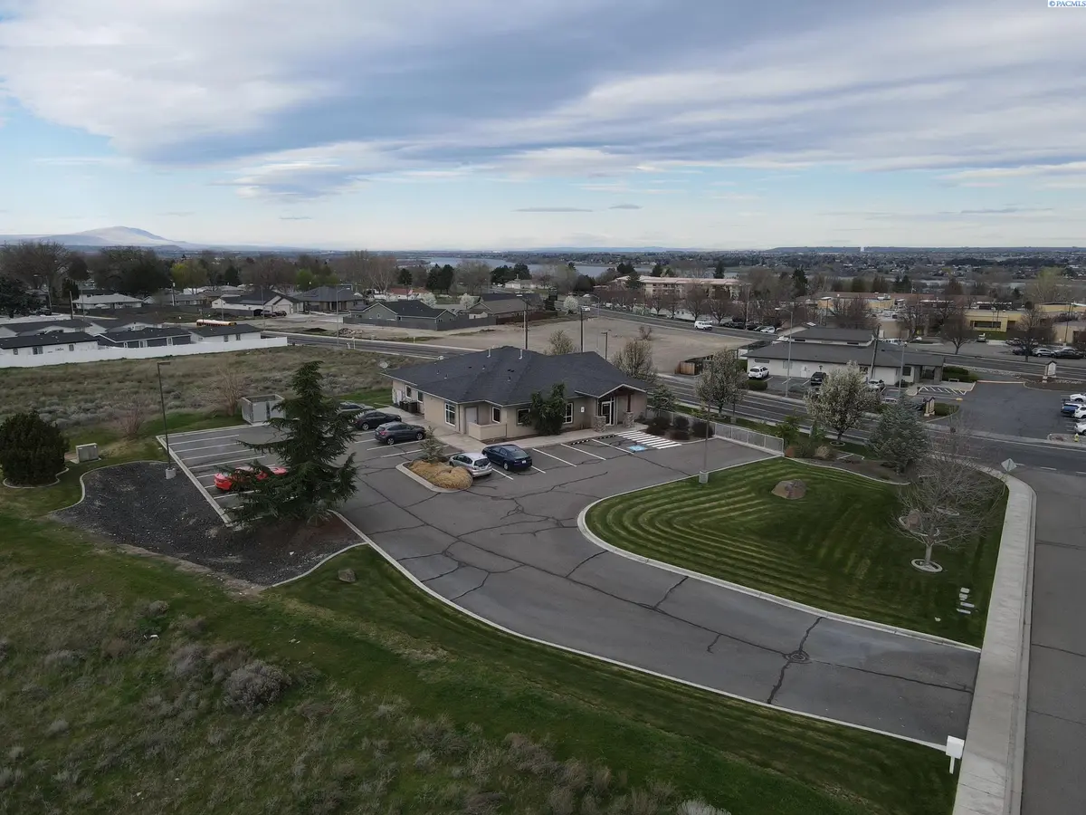 1123 N Grant Pl, Kennewick, WA 99336