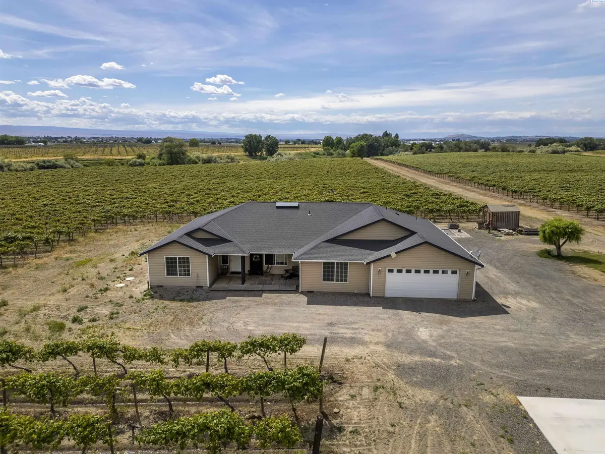 2050 Olmstead Road, Grandview, WA 98930