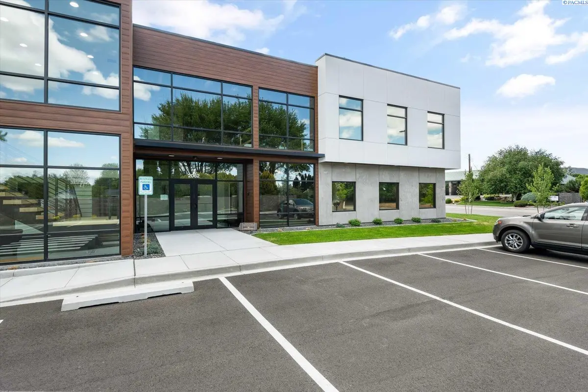 2062 N Steptoe #B, Kennewick, WA 99336-0000