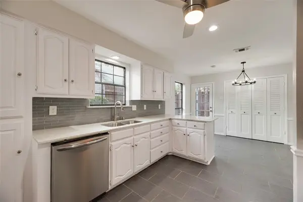 2525 W Oakdale Road, Irving, TX 75060