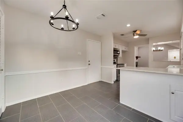 2525 W Oakdale Road, Irving, TX 75060