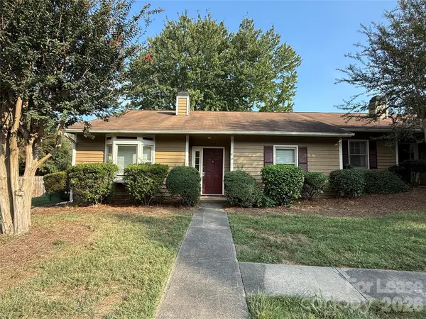 8317 Summerglen CIR, Charlotte, NC 28227
