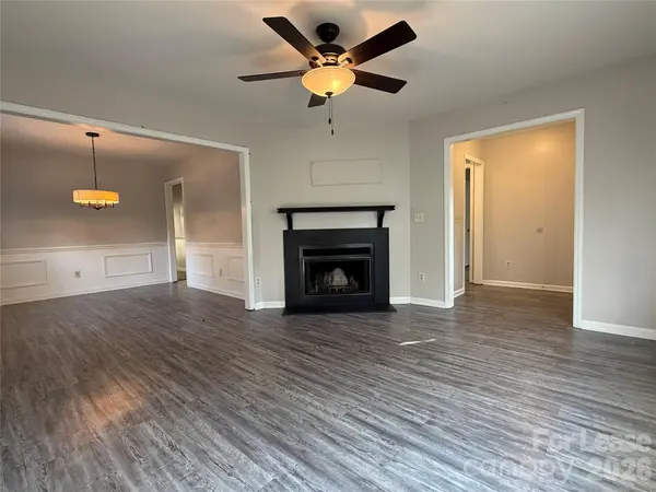 8317 Summerglen CIR, Charlotte, NC 28227