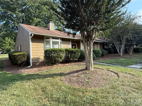 8317 Summerglen CIR, Charlotte, NC 28227