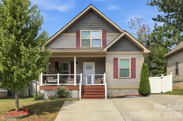 11 Yarrow Meadow RD, Weaverville, NC 28787