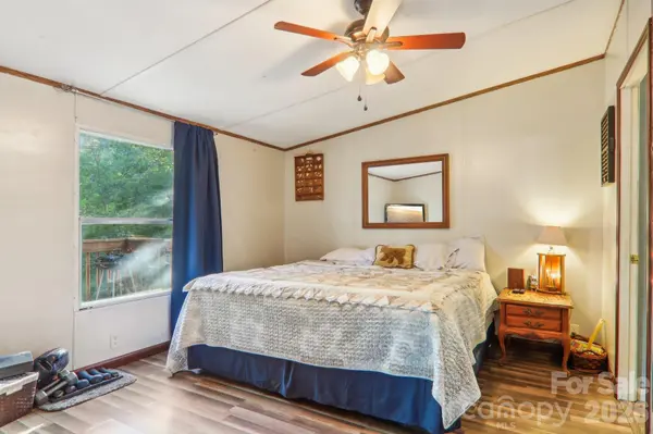 138 Buddy LN, Chimney Rock, NC 28720