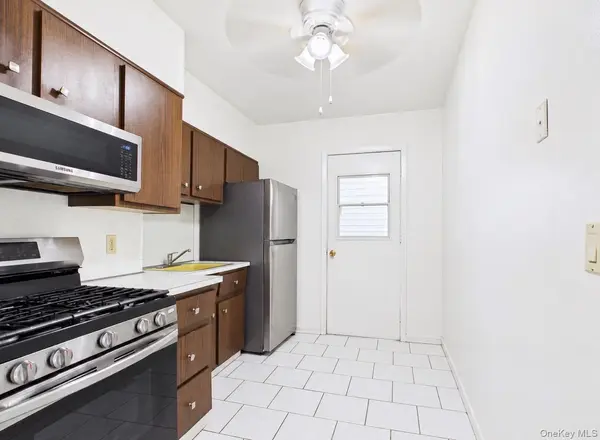 7862 81st ST, Ridgewood, NY 11385
