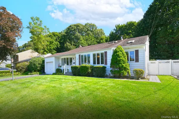 19 Court DR, South Huntington, NY 11746