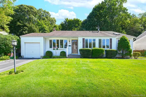 19 Court DR, South Huntington, NY 11746