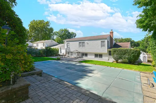 19 Court DR, South Huntington, NY 11746