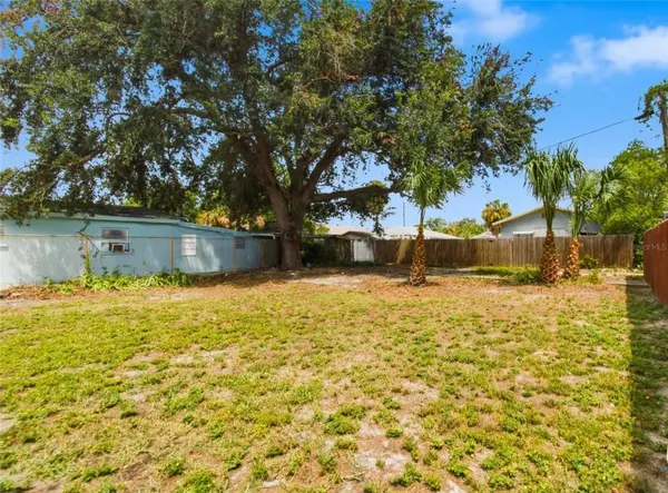 2517 W SPRUCE ST, Tampa, FL 33607