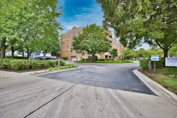 7450 N Waukegan RD #404, Niles, IL 60714