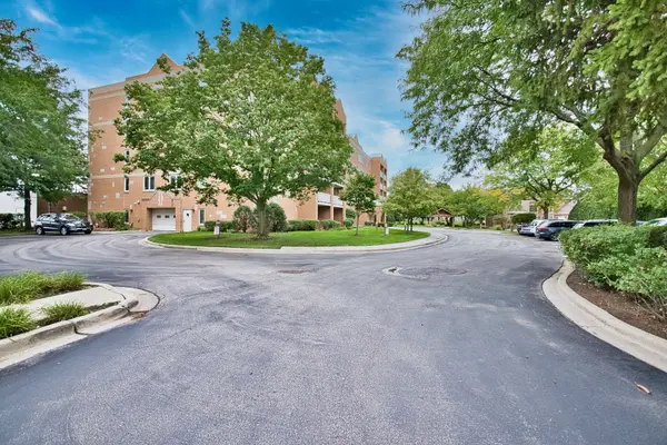 7450 N Waukegan RD #404, Niles, IL 60714