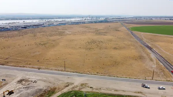 nka Road 40 South, Pasco, WA 99301