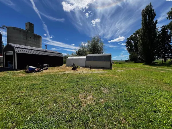 12221 Sunset Rd, Thornton, WA 99176