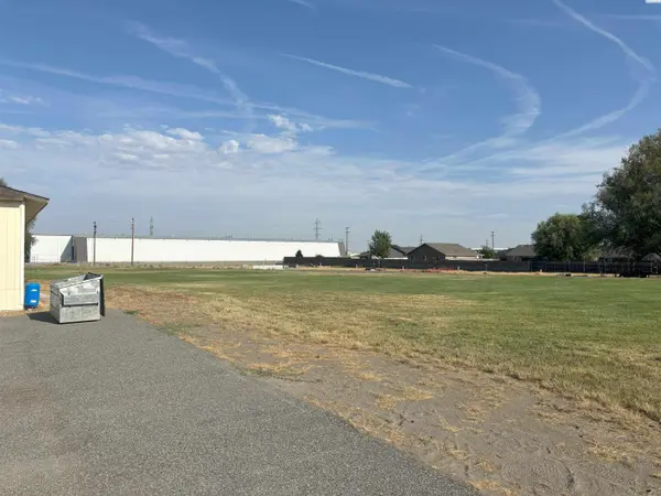 424 E Lewis, Pasco, WA 99301