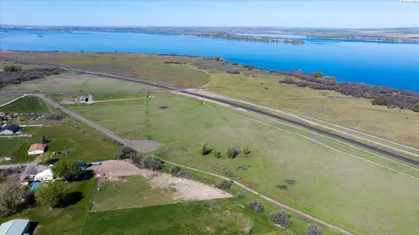 249253 E Toothaker Road, Finley, WA 99337