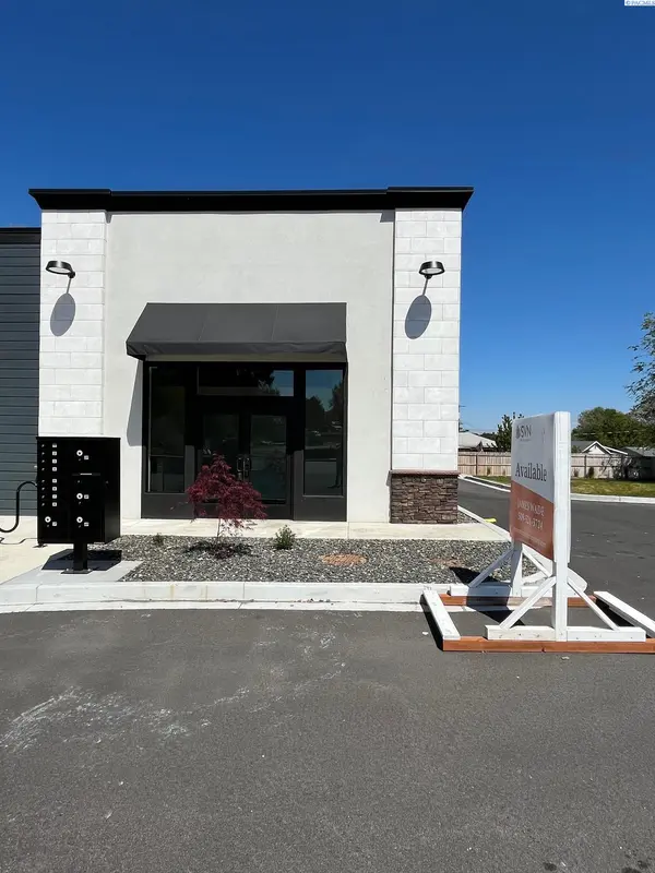 4330 W Van Giesen St #106, West Richland, WA 99353