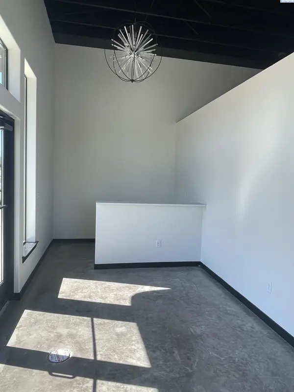 4330 W Van Giesen St #106, West Richland, WA 99353