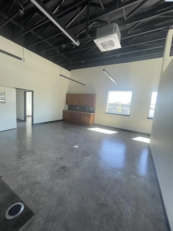 4330 W Van Giesen St #106, West Richland, WA 99353