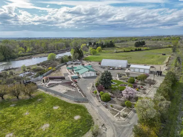 1202 W Hudson Rd, Granger, WA 98932