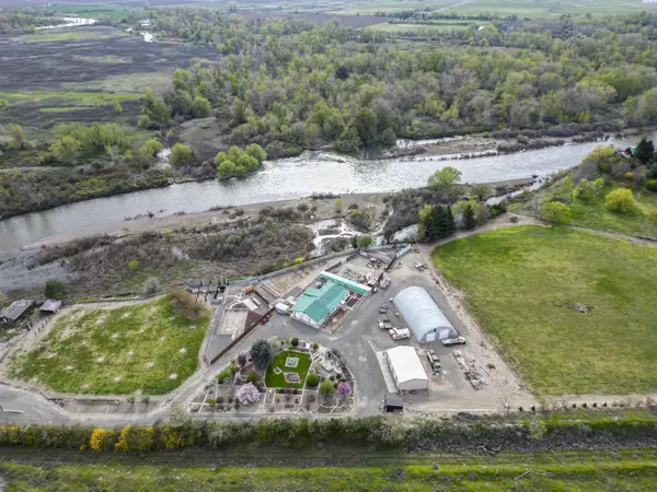 1202 W Hudson Rd, Granger, WA 98932