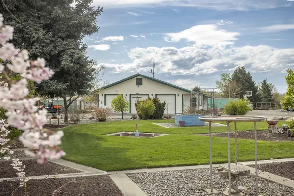 1202 W Hudson Rd, Granger, WA 98932